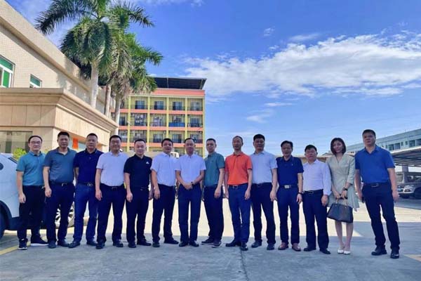 饒平縣政府代表團、饒北商會(huì )永磁機電企業(yè)家考察三恩磁業(yè)