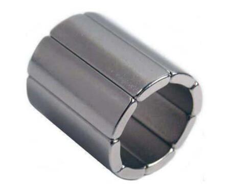 電機磁鐵是選用瓦形的還是直矩形的磁鐵呢？?jì)烧哂泻螀^別？